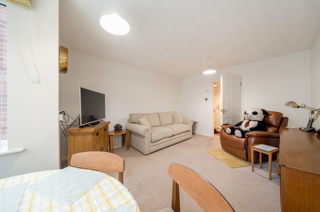 Property photo 2 of 10 1395243-3-695E3Bbd0Da87-Arw