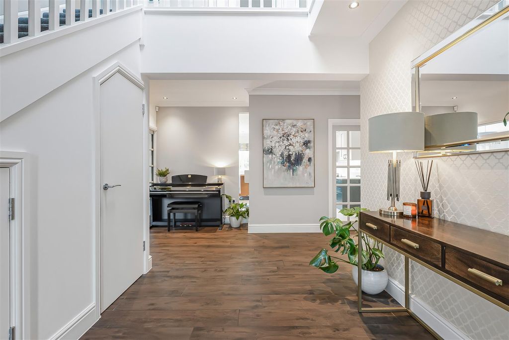 Property photo 2 of 40 28_67436.Jpg