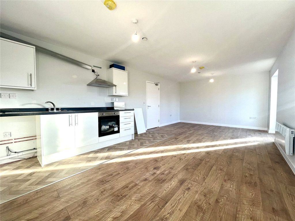 Property photo 3 of 11 Lounge/Kitchen