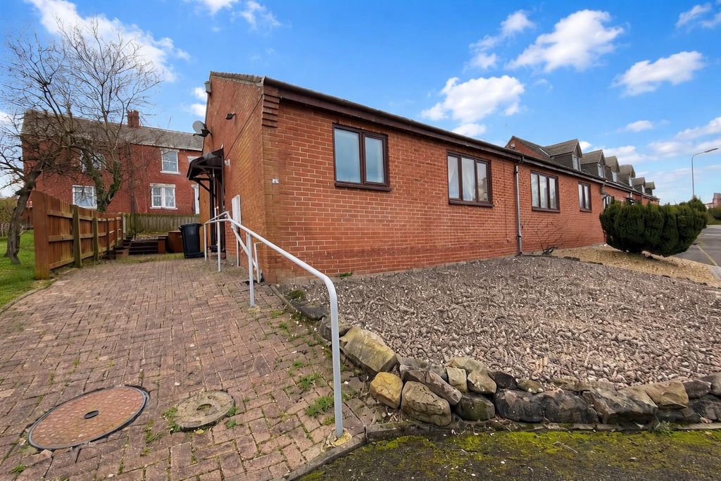 Property photo 1 of 8 4 Cranleigh.Jpg