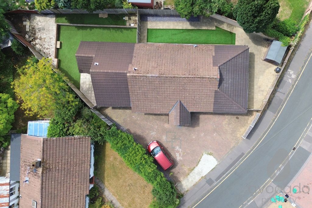 Property photo 2 of 25 4384694
