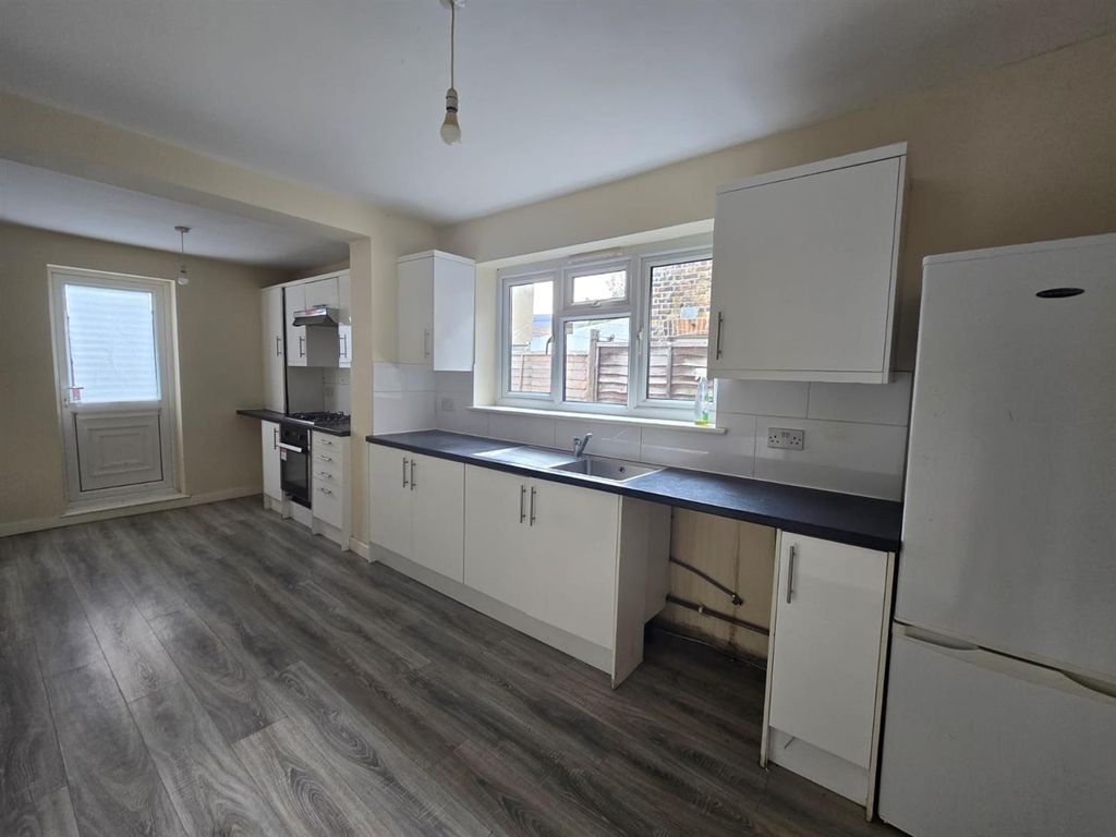 Property photo 3 of 12 8.Jpg