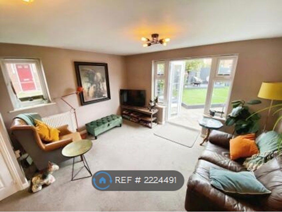 Property photo 3 of 10 Living Room