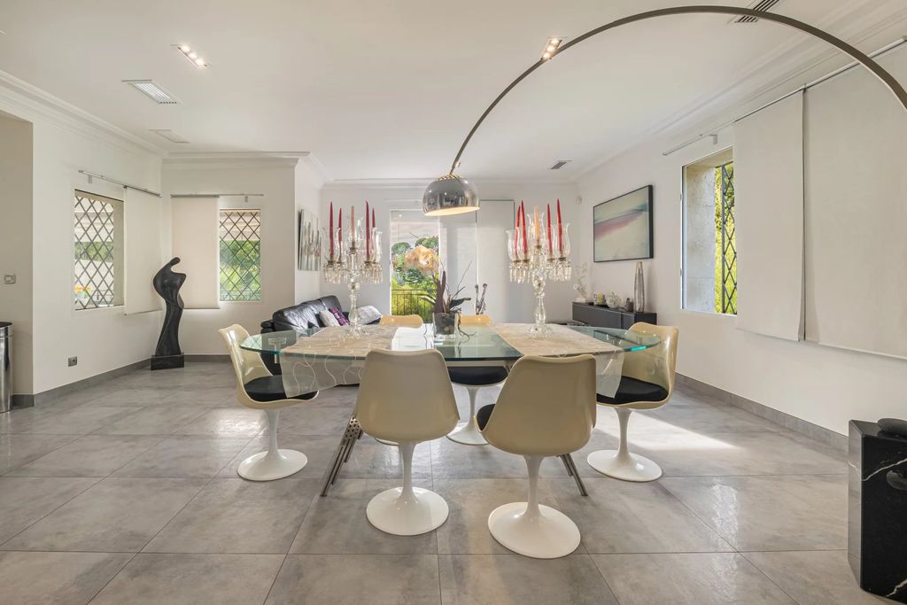 Property photo 3 of 24