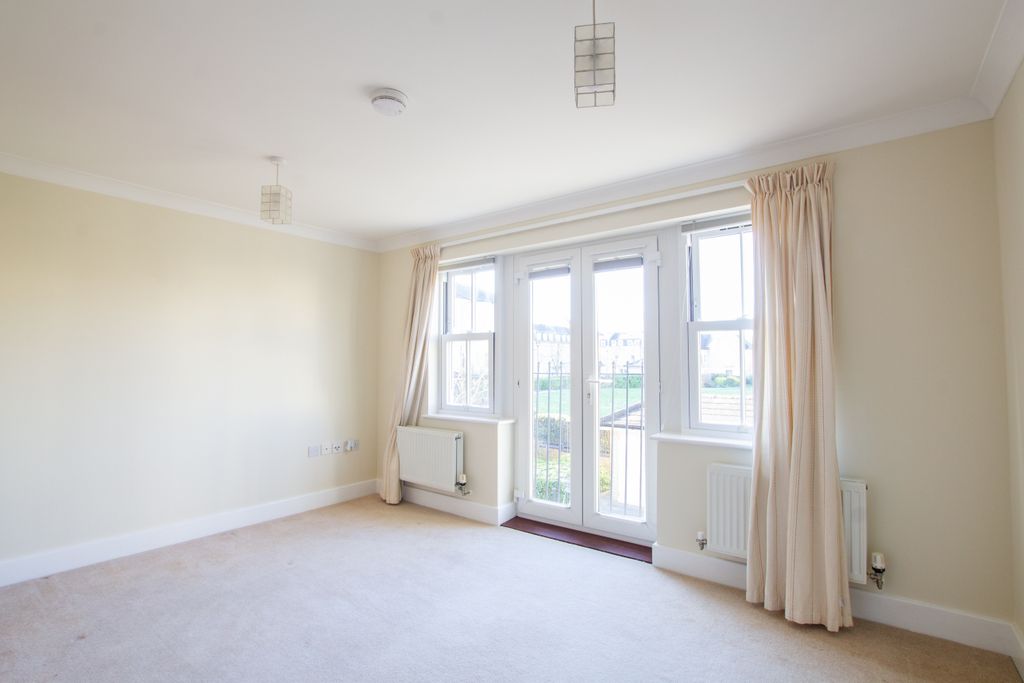 Property photo 2 of 7 Living Room