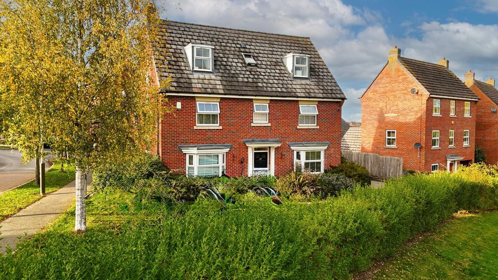 Property photo 2 of 24 Close Up