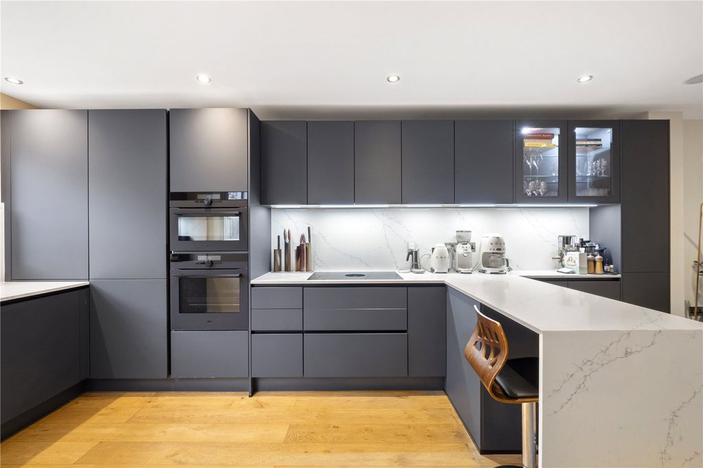 Property photo 3 of 14 Kitchen