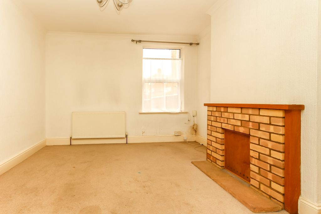 Property photo 3 of 11 Dining Room