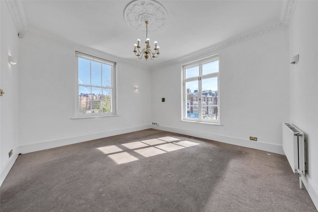 Property photo 2 of 19 Picture No. 16