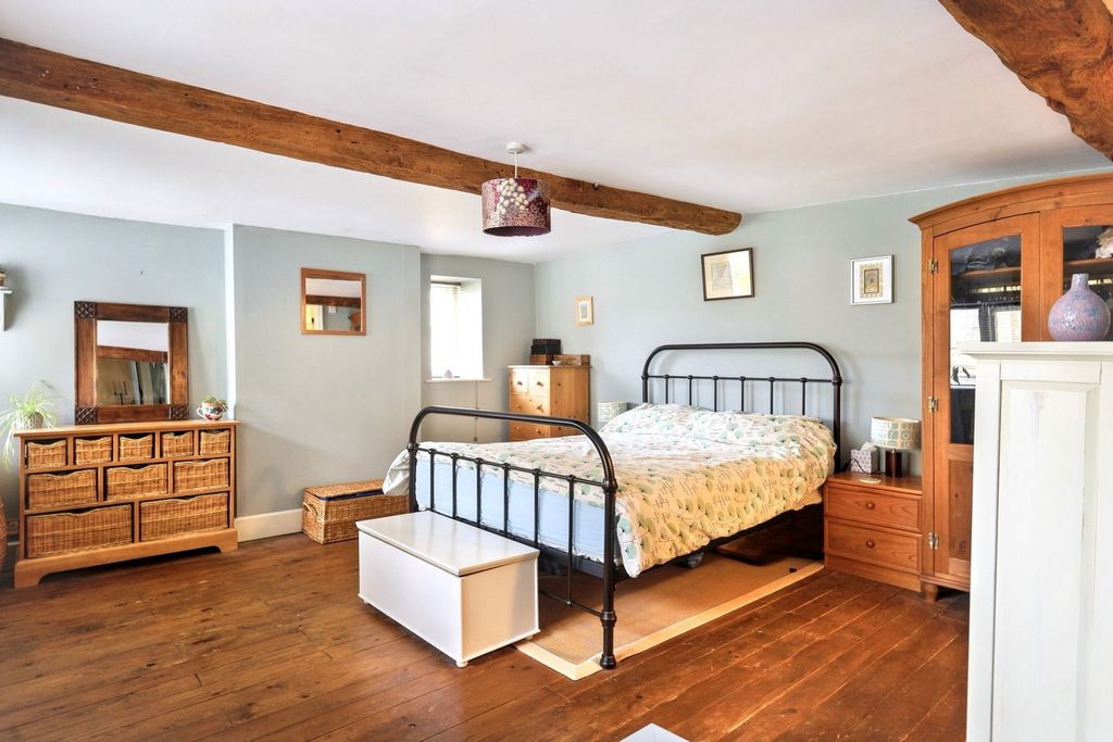 Property photo 3 of 28 Img_0052_1760450215295.Jpeg