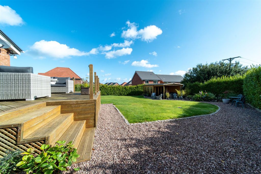 Property photo 2 of 31 Garden.Jpg