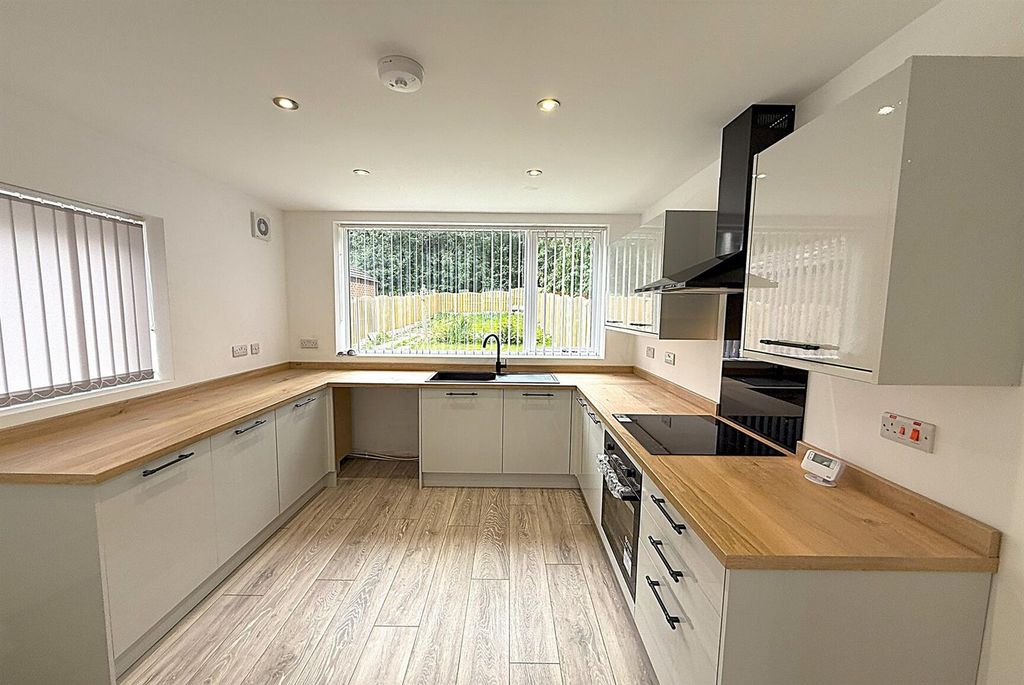 Property photo 3 of 14 Kitchen.Jpg