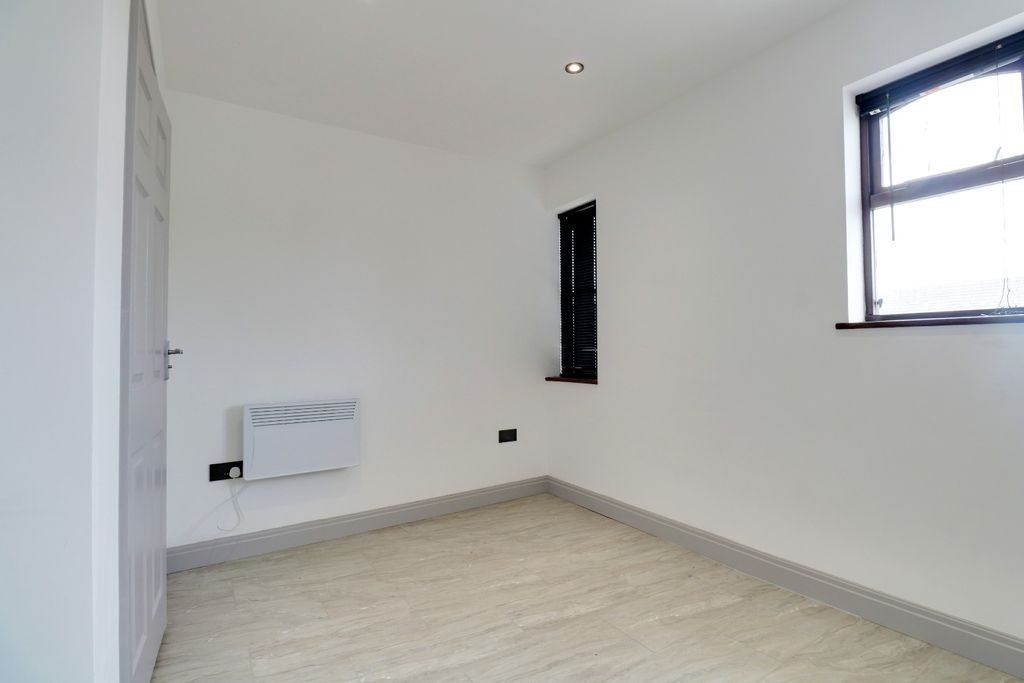 Property photo 2 of 7 5165831