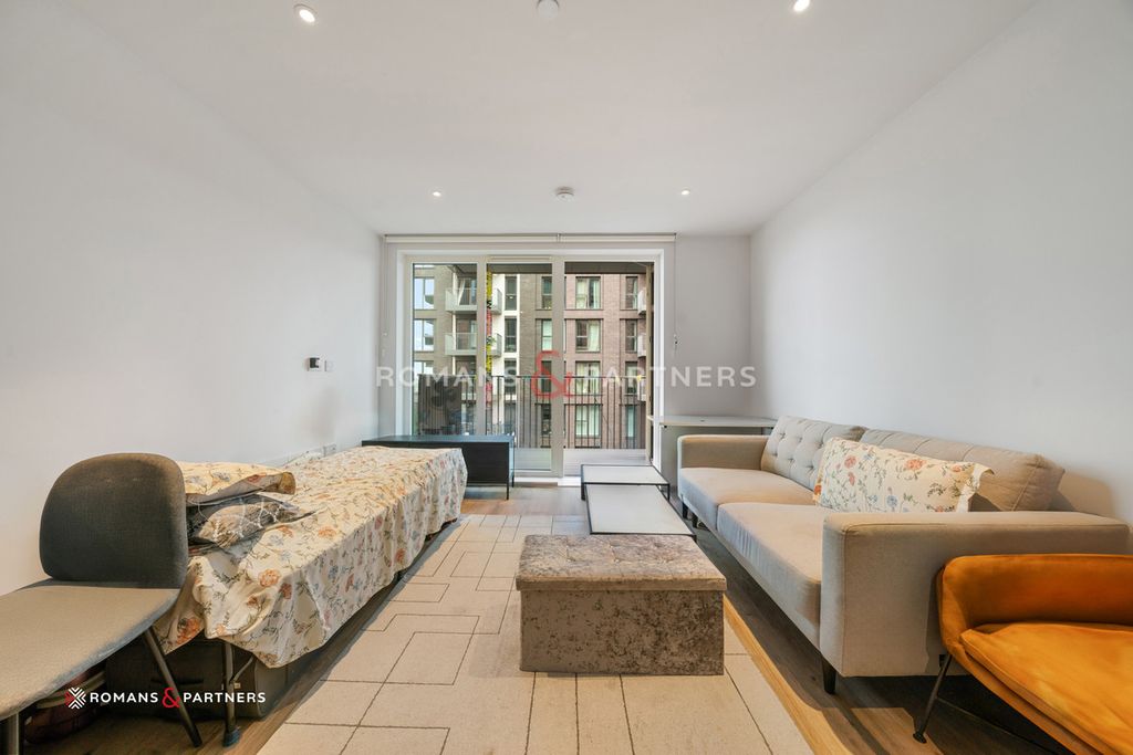Property photo 2 of 17
