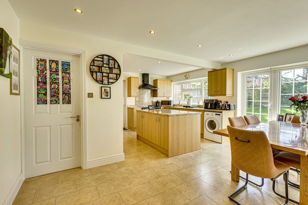 Additional image 6 of 6 bed detached house for saleChestwood Close, Billericay CM12