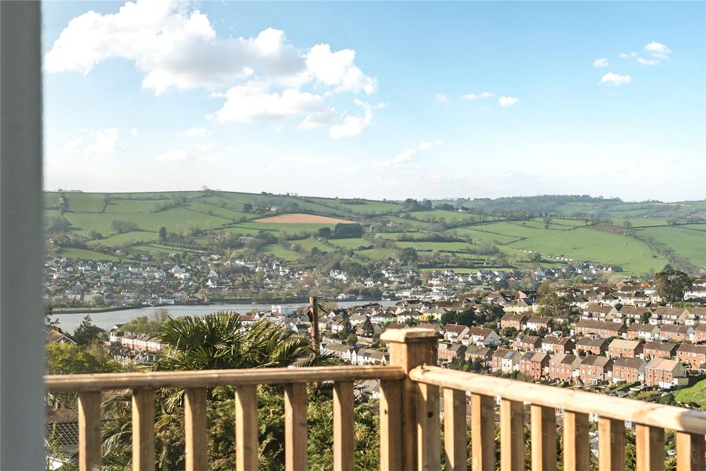 Property photo 2 of 20 Outlook