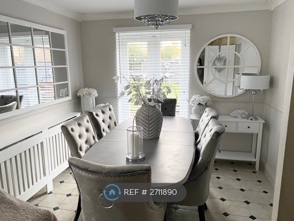 Property photo 3 of 9 Dining Area