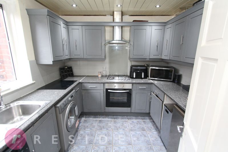 Property photo 3 of 9 Kitchen