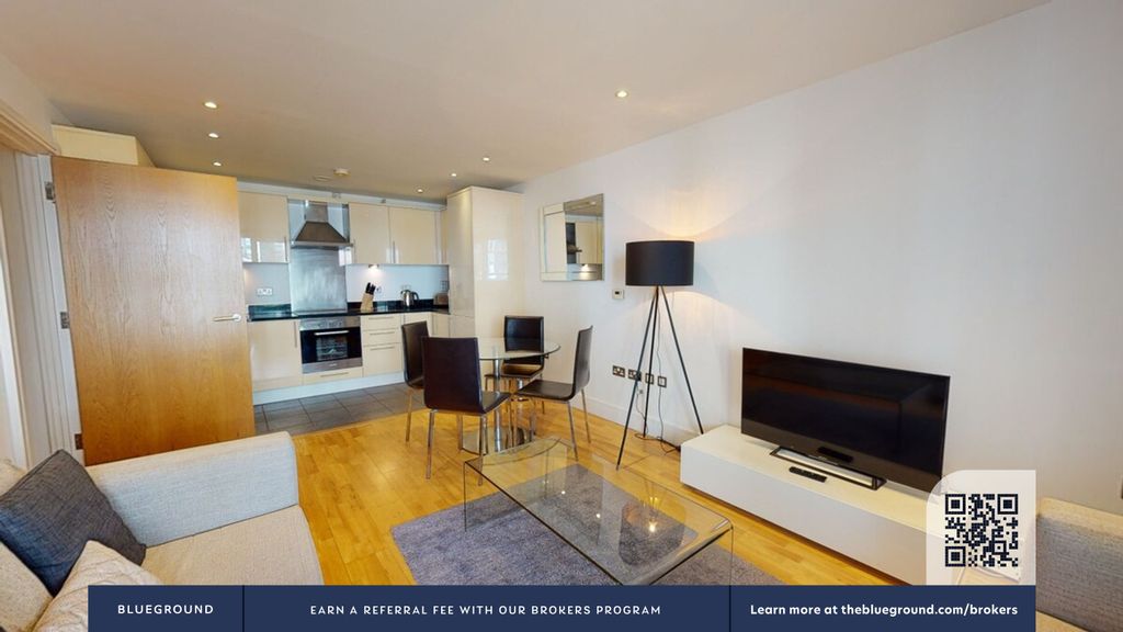 Property photo 3 of 18 Living Room