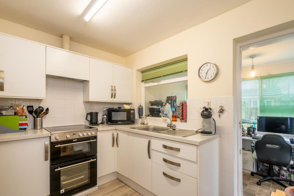 Property photo 3 of 11 Kitchen.Jpg