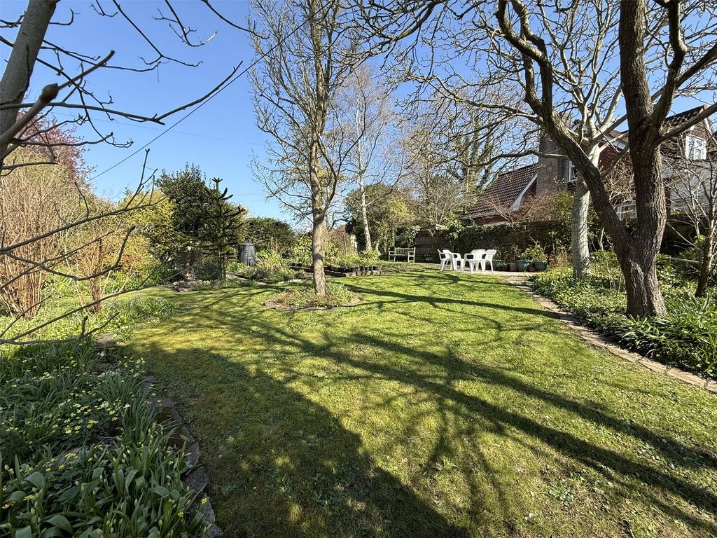 Property photo 2 of 14 Garden