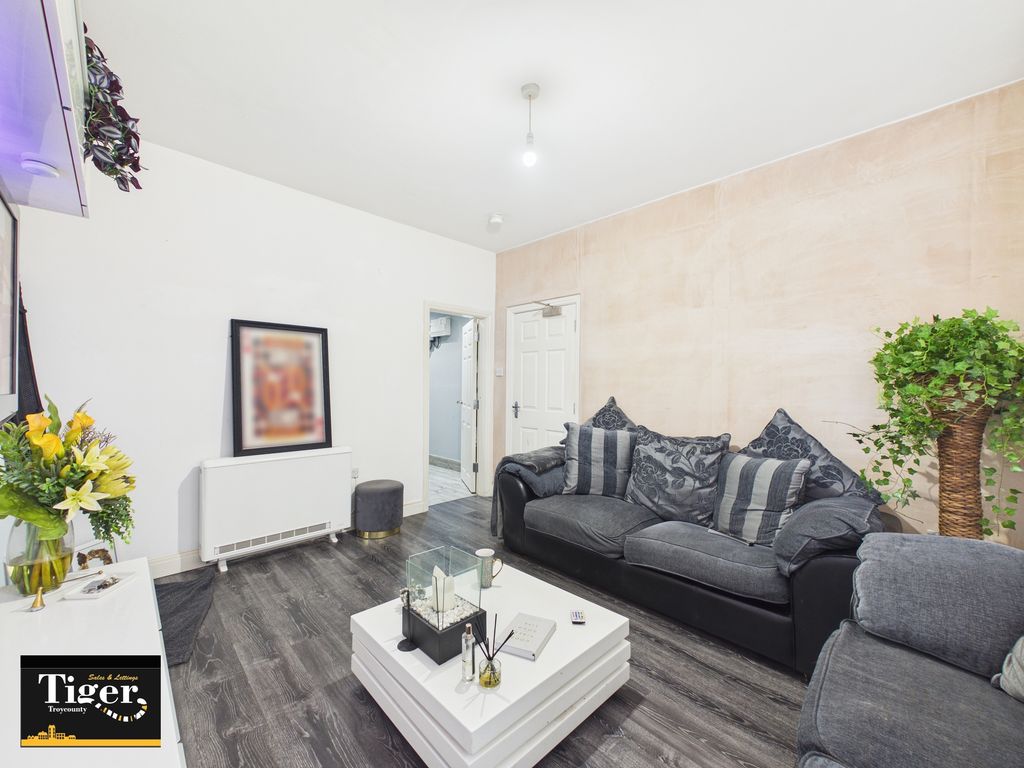 Property photo 3 of 13 Cam03440G0-Pr0536-Still010