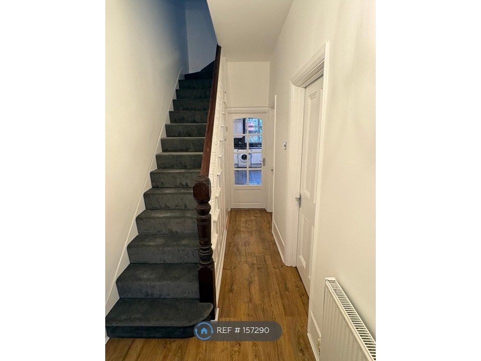 Property photo 3 of 14 Hall Way 2