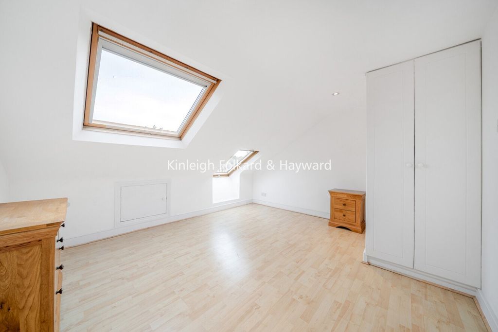 Property photo 3 of 8 Picture No. 12