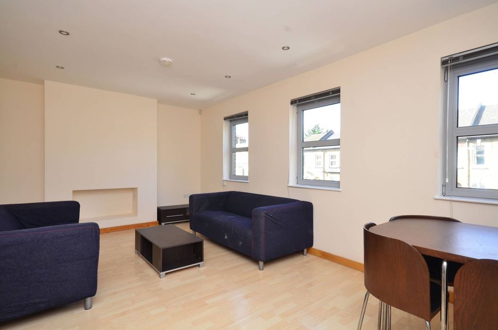 Property photo 1 of 4