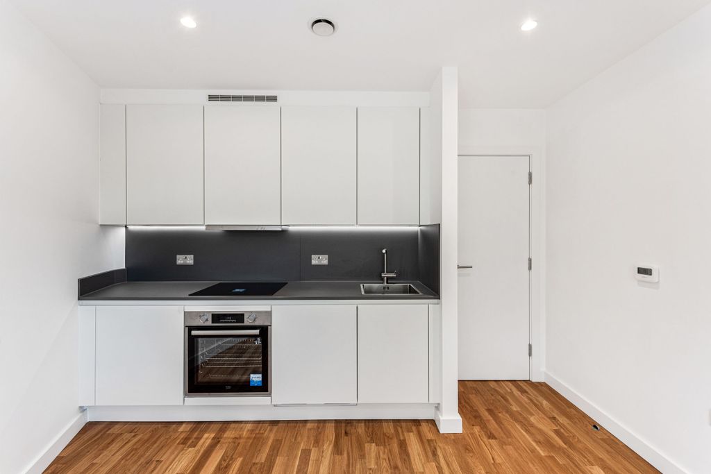 Property photo 1 of 11 Kitchen
