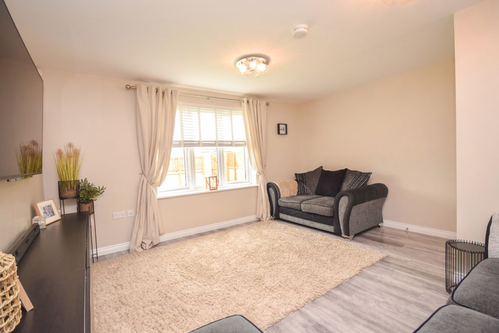 Property photo 3 of 27