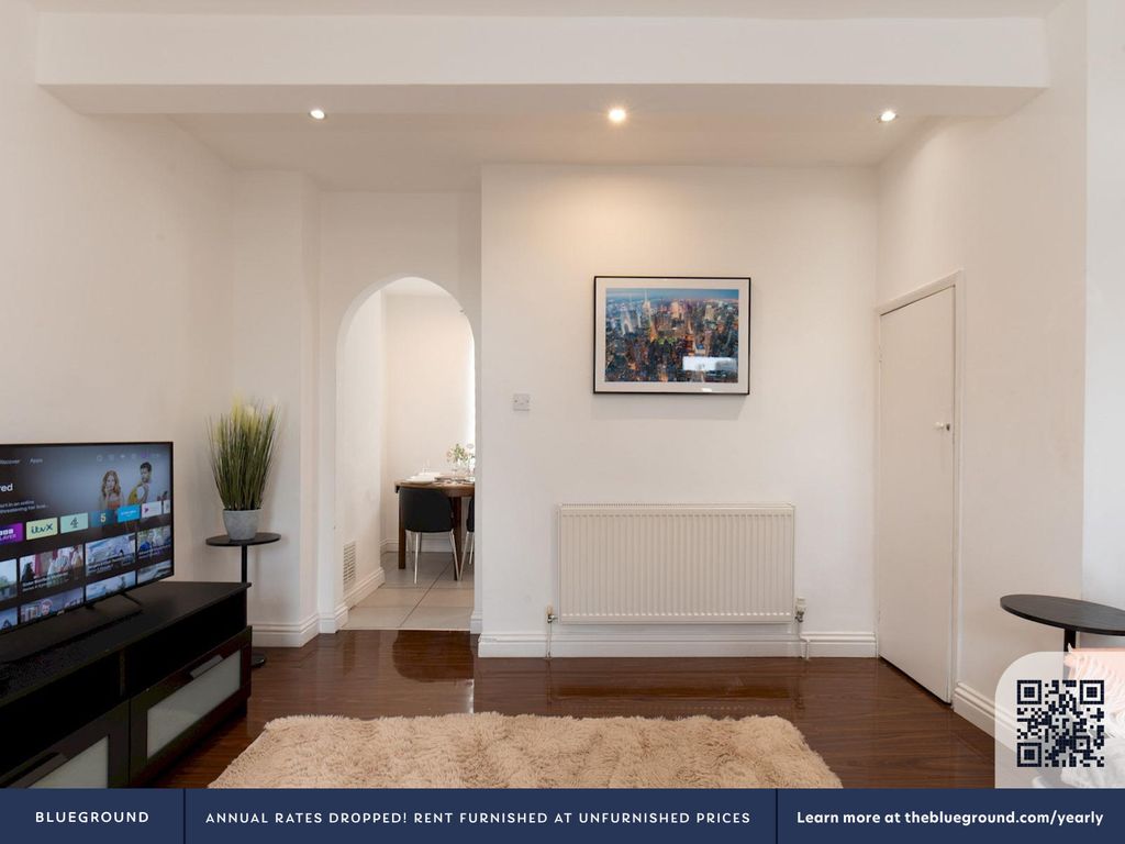 Property photo 3 of 30 Living Room