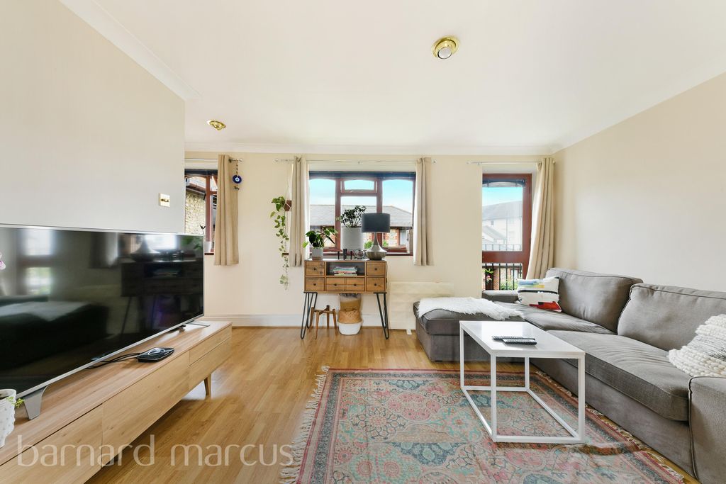 Property photo 3 of 6 Living Room