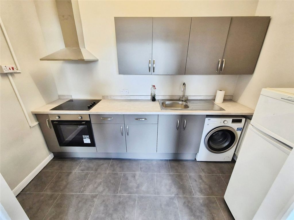 Property photo 3 of 7 Kitchen