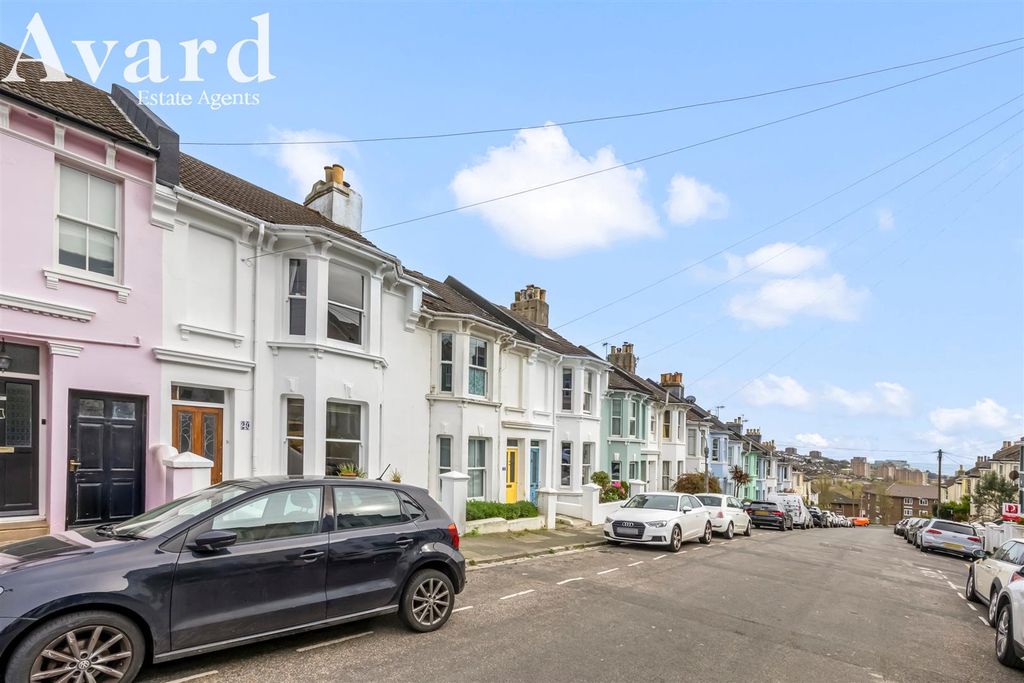 Property photo 2 of 21 Crescent Road_29-018.Jpg