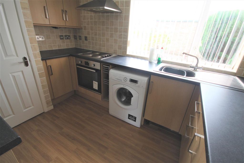 Property photo 3 of 8 Kitchen.Jpg