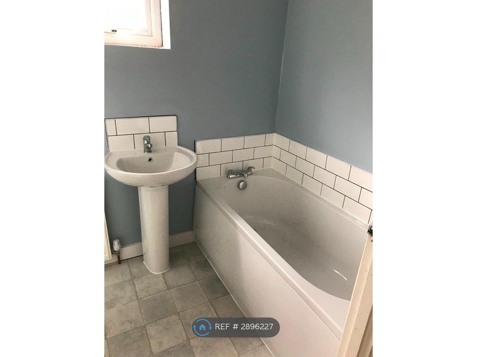 Property photo 2 of 8 Bath