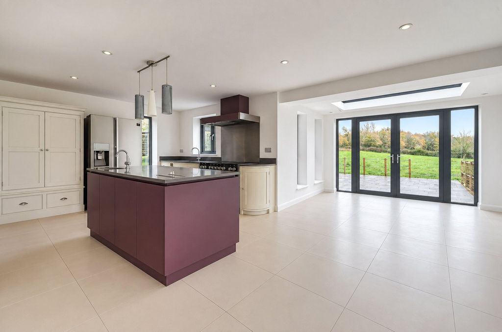 Property photo 2 of 16 Picture No. 84