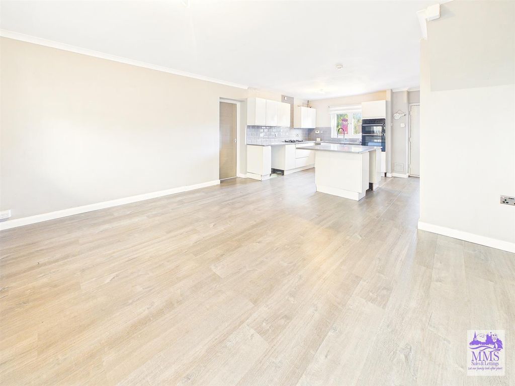 Property photo 3 of 23 Cam04098G0-Pr0174-Still006.Jpg