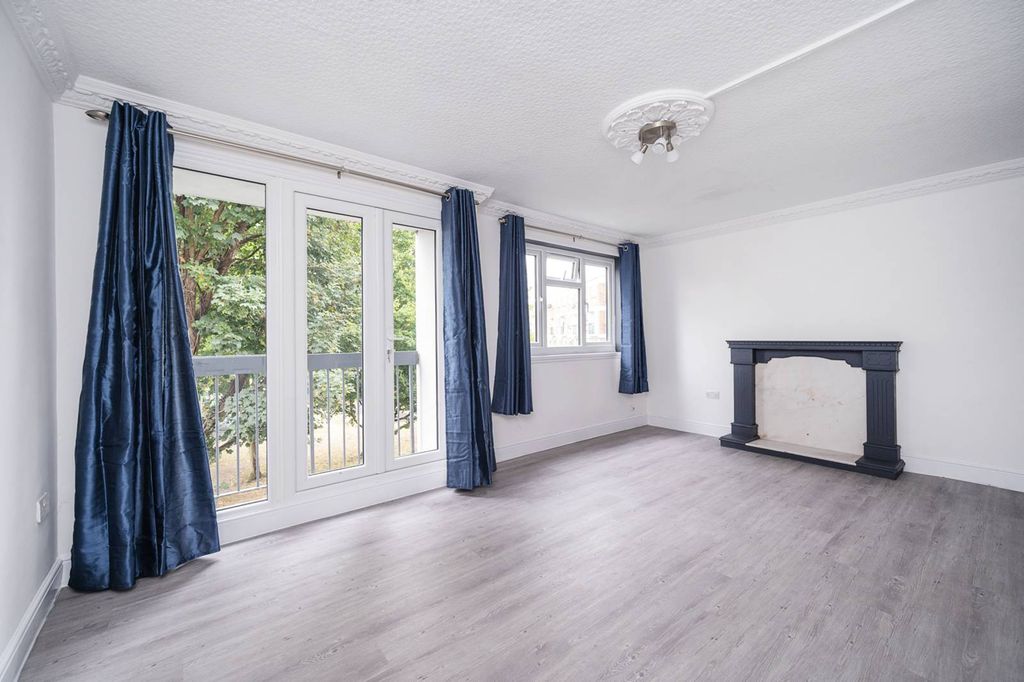 Property photo 2 of 11