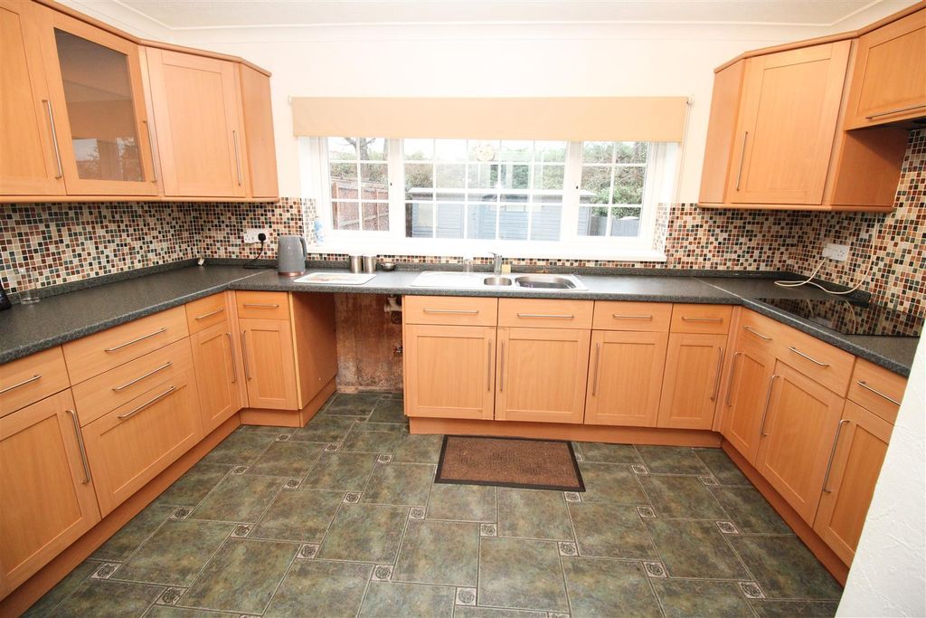 Property photo 2 of 12 Img_9985.Jpg