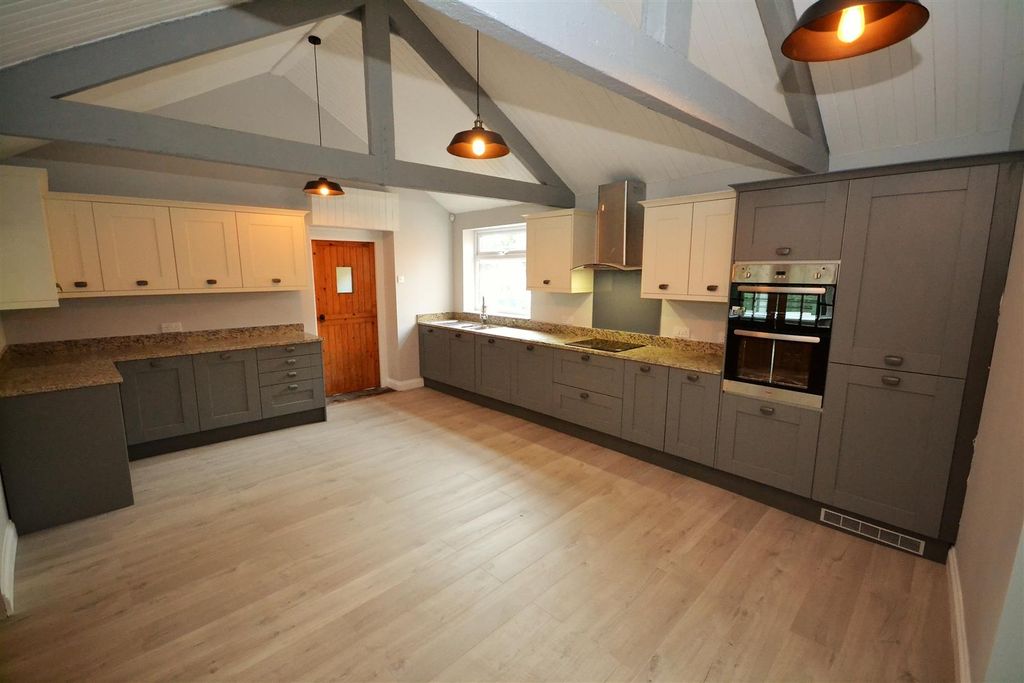 Property photo 2 of 12 Kitchen