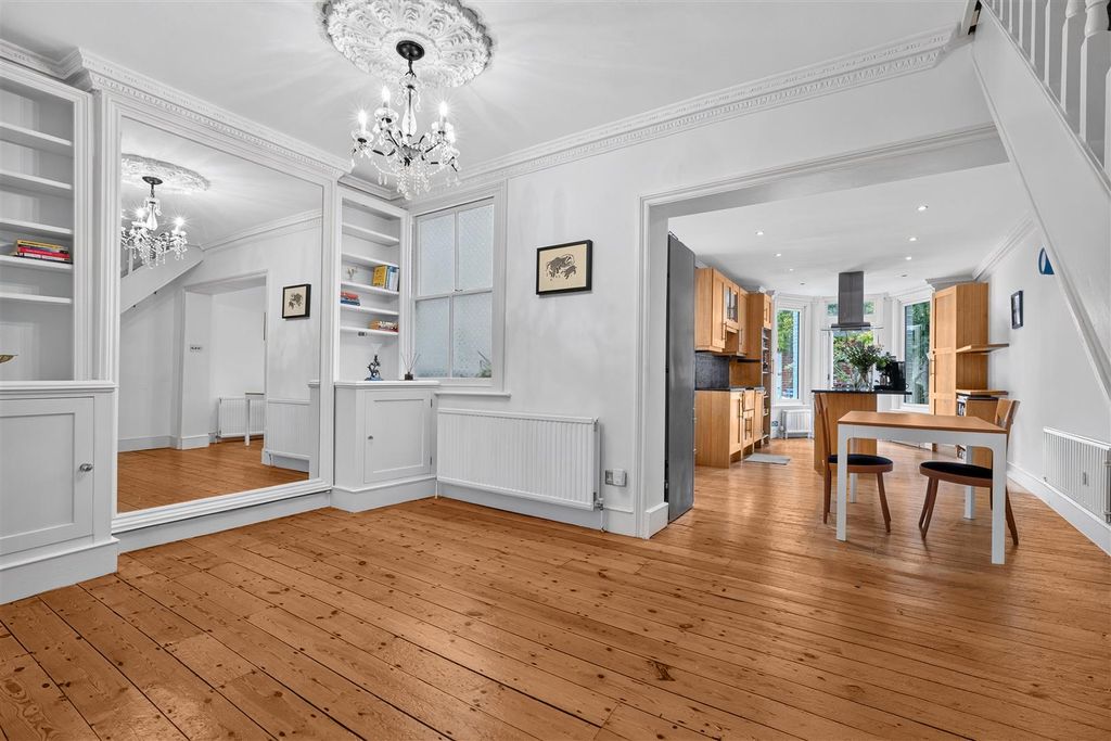 Property photo 2 of 15 For Sale - Thorney Hedge Road, W4