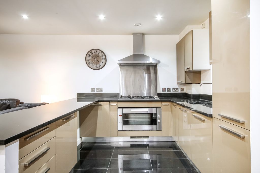 Property photo 3 of 10 Kitchen