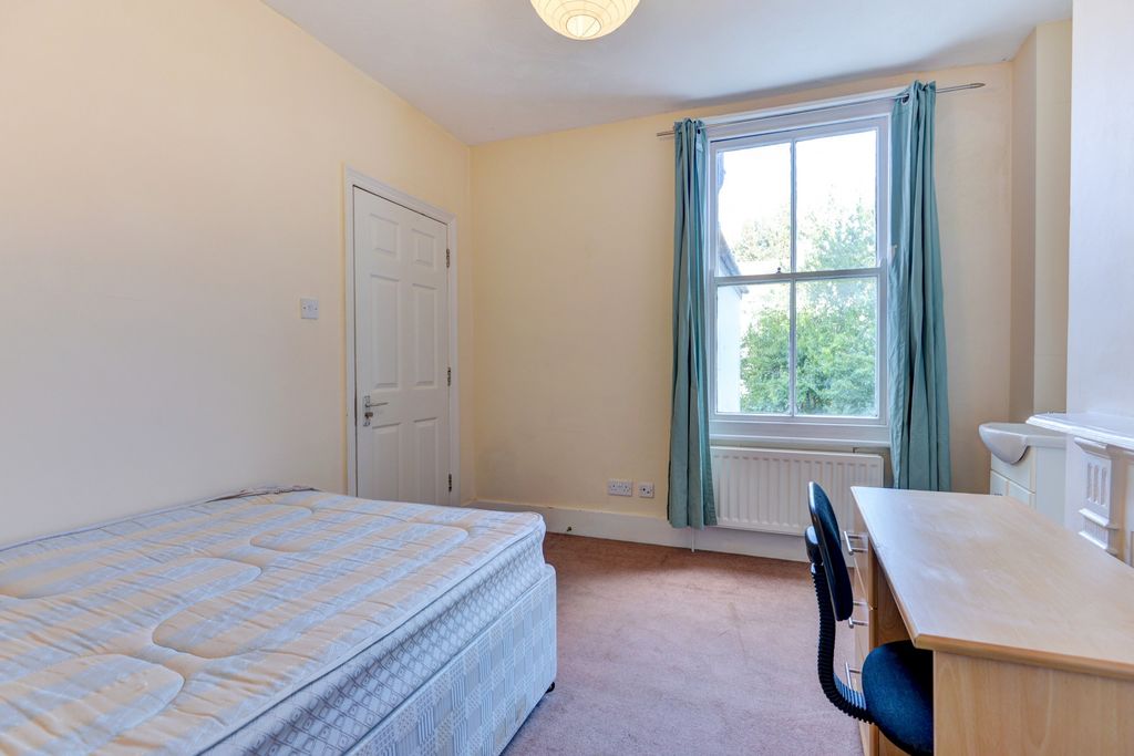 Property photo 2 of 19 A Well-Lit Single Bedroom Featuring A Comfortable ...