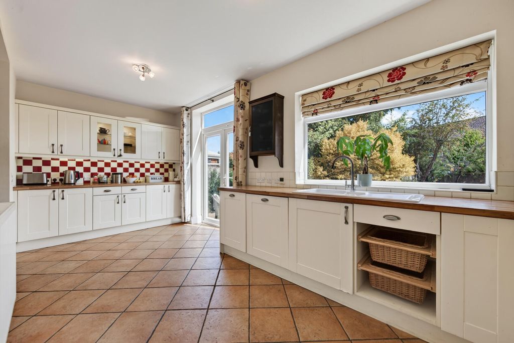 Property photo 2 of 21 Kitchen