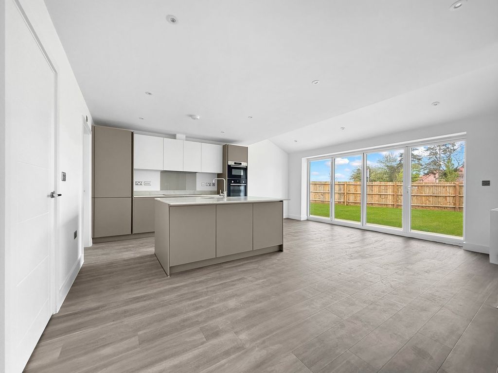 Property photo 3 of 25