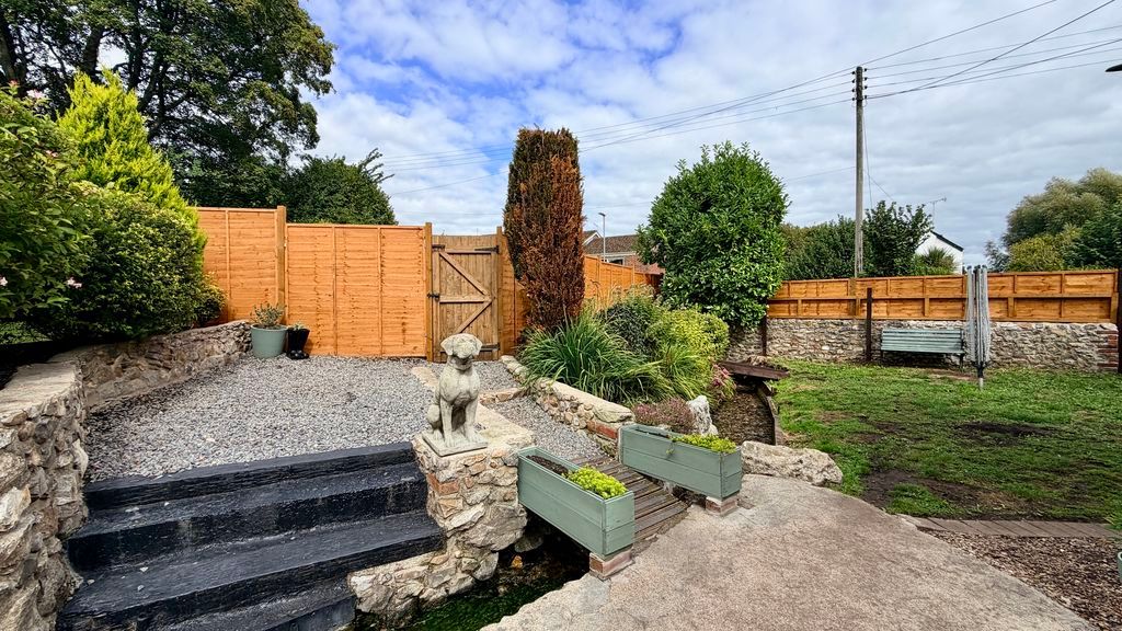 Property photo 3 of 16 Garden