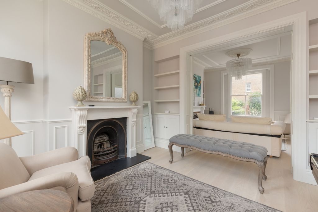 Property photo 2 of 16 Trafalgar Avenue ...
