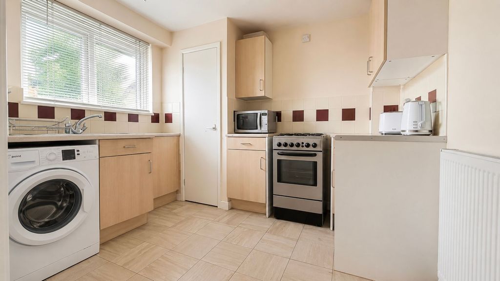 Property photo 3 of 5 Kitchen